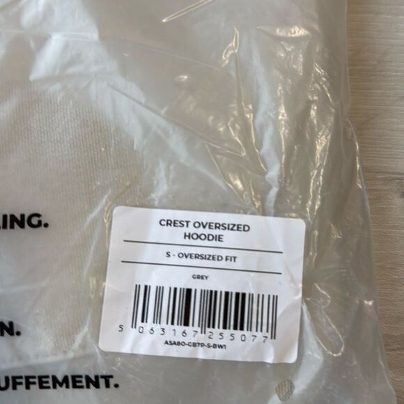 GYMSHARK CREST HOODIE‎ Grey in color Small NWT in packaging - Picture 7 of 7
